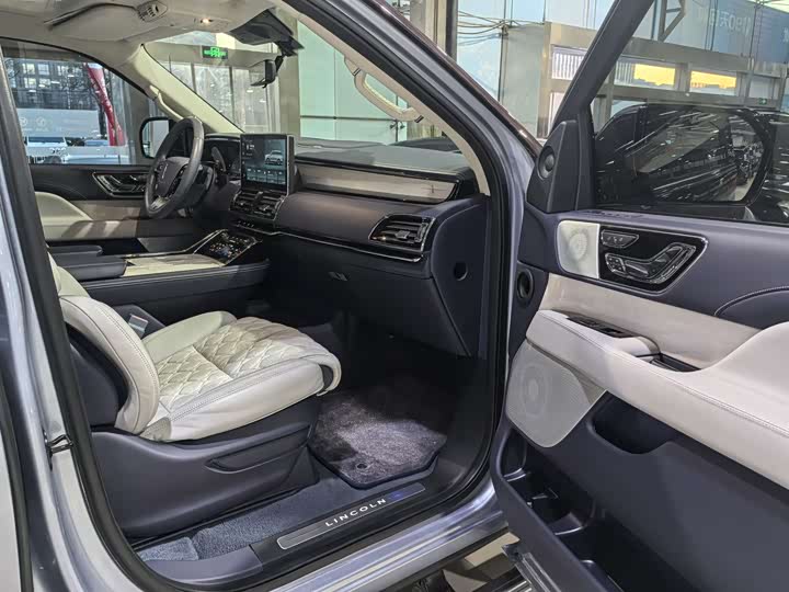 Lincoln Navigator — фото 11