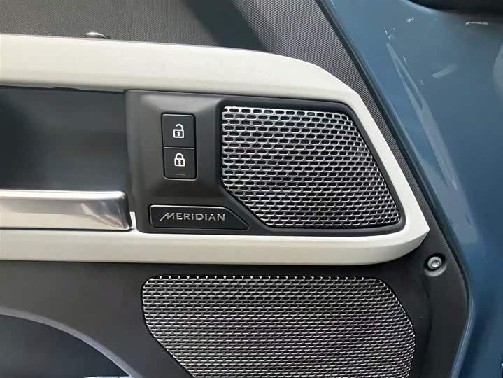 Land Rover Defender — фото 15
