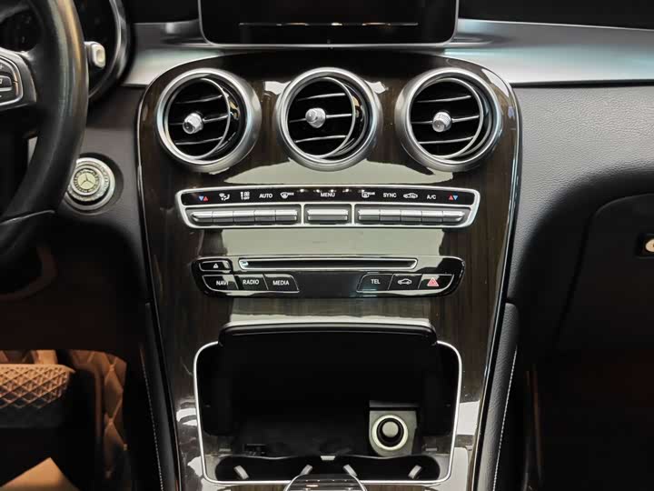 Mercedes-Benz GLC 2017 GLC 260 4 MATIC Luxury — фото 19