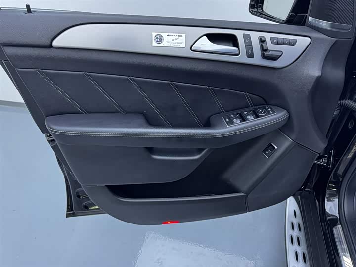 Mercedes-Benz M-Class 2015 AMG ML 63 — фото 11