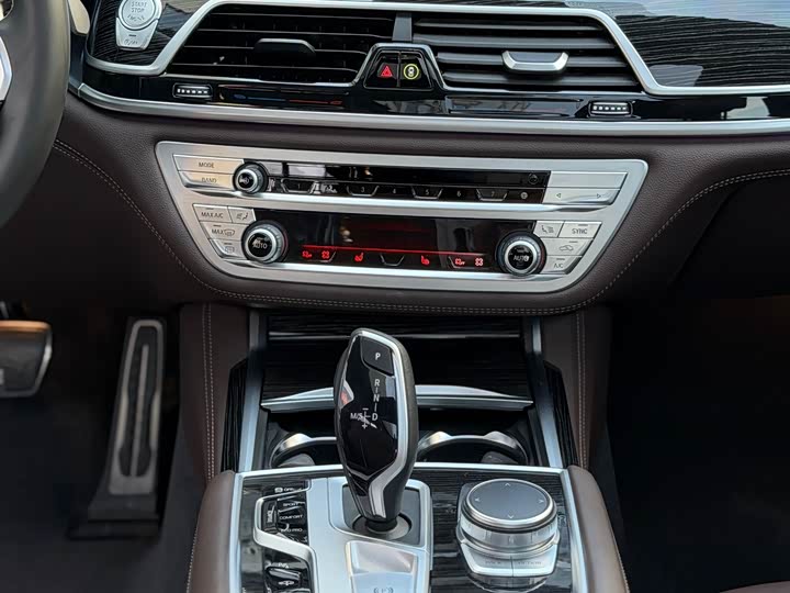 BMW 7 Series — фото 10