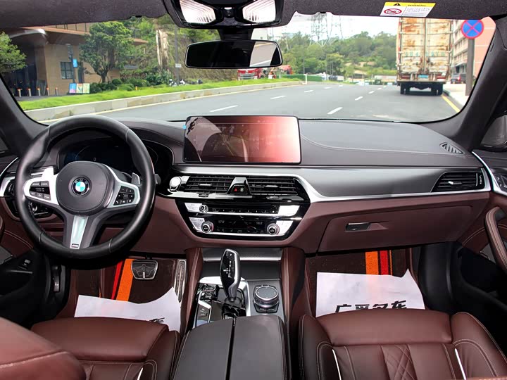 BMW 5 Series 540i M спортпакет — фото 10