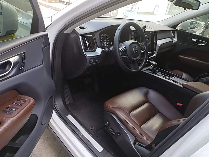 Volvo XC60 2021 T 5 4 WD — фото 23