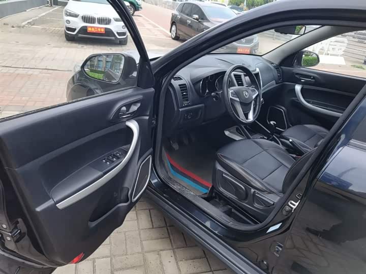 Changan CS35 2015 1.6 L MTLuxury V — фото 16