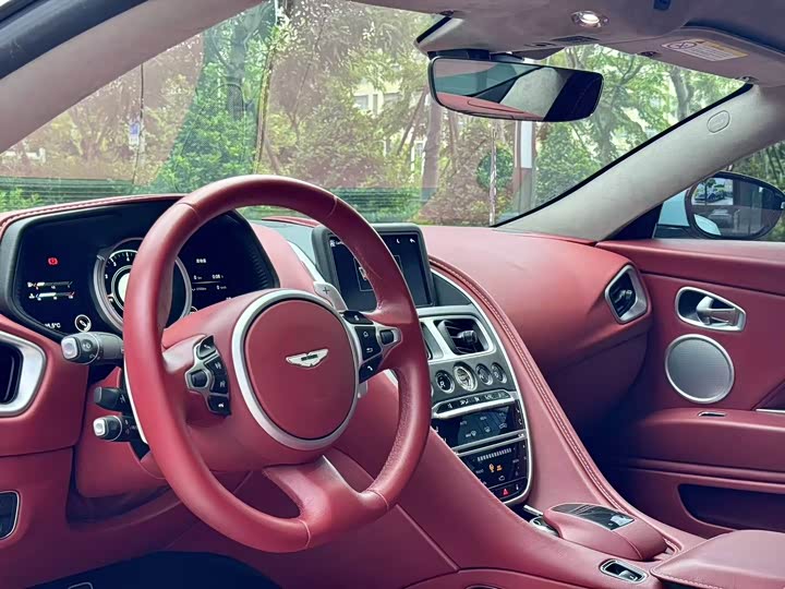 Aston Martin DB11 2016 5.2 T — фото 5