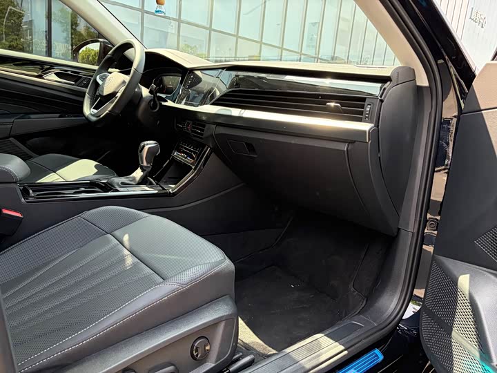 Volkswagen Passat — фото 13
