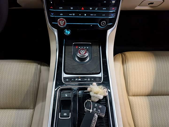 Jaguar XFL 2018 XFL 2.0 T 250 PS — фото 5