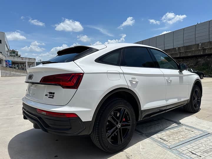 Audi Q5L Sportback 2024 40 TFSI — фото 9