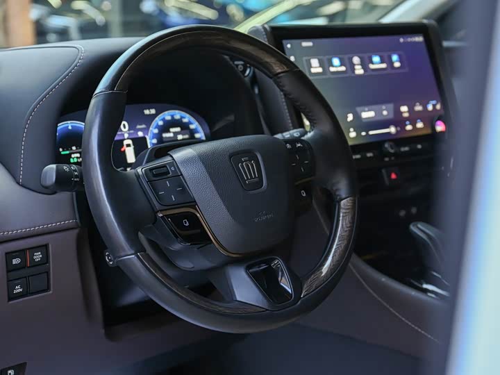 Toyota Vellfire — фото 10