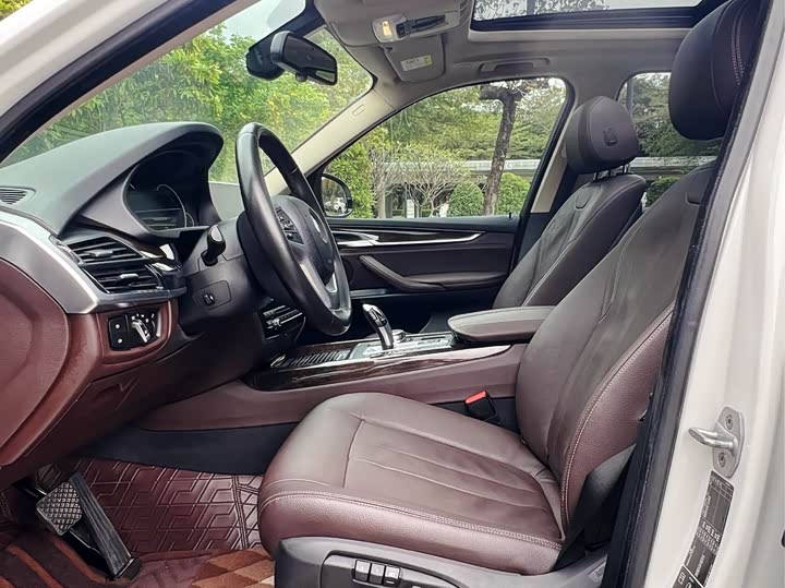 BMW X5 2018 x Drive 28i — фото 8