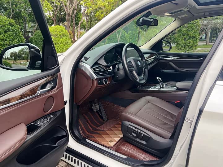 BMW X5 2018 x Drive 28i — фото 7