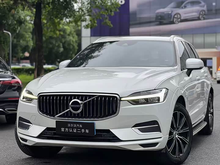 Volvo XC60 2021 T 5 4 WD — фото 1
