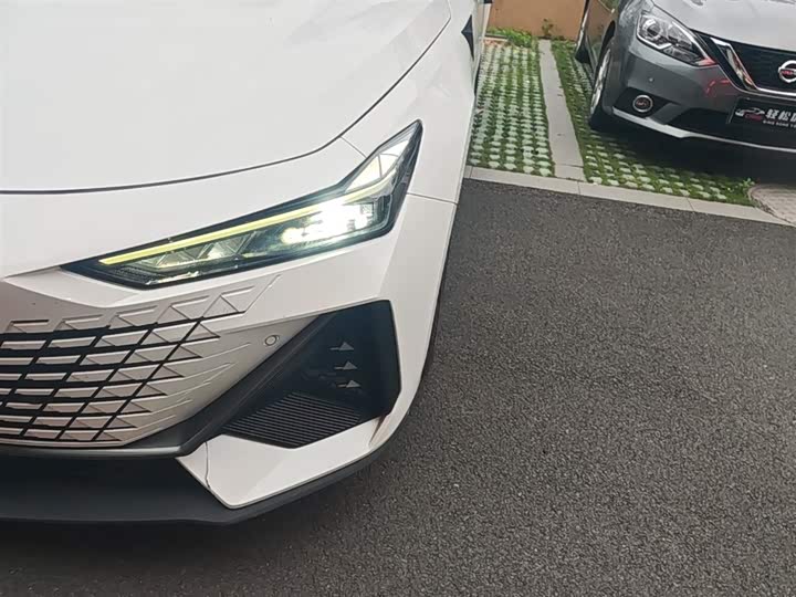 Changan UNI-V 2022 1.5 T Premium — фото 24
