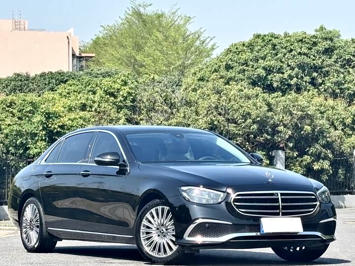 Mercedes-Benz E-Class 2023 E 300 L Luxury — фото 3