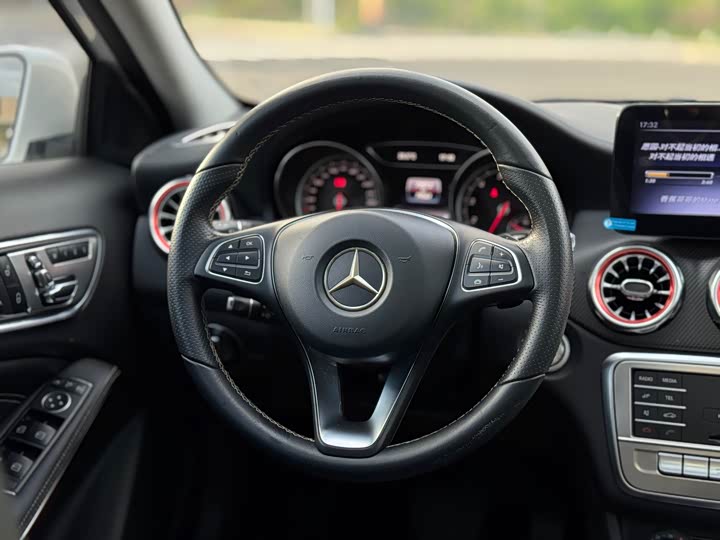 Mercedes-Benz GLA 2018 GLA 200 — фото 8