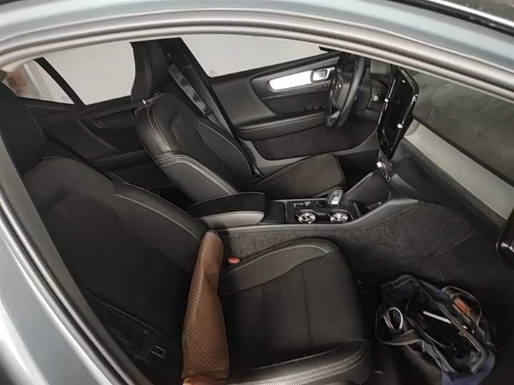 Volvo XC40 2020 T 3 — фото 25