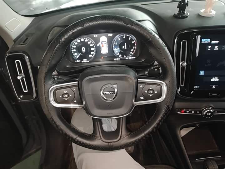 Volvo XC40 2020 T 3 — фото 11