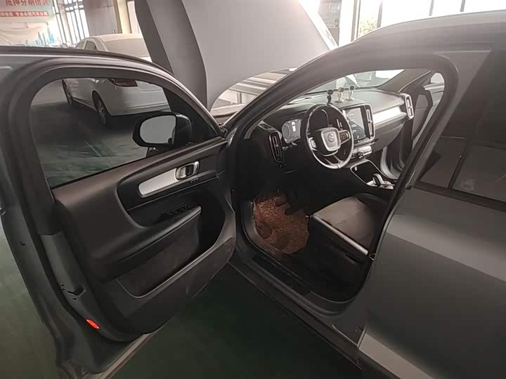 Volvo XC40 2020 T 3 — фото 16