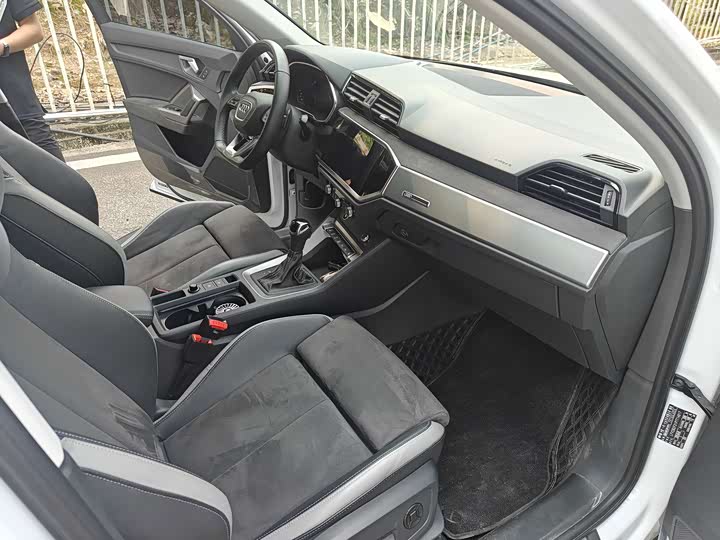 Audi Q3 2023 35 TFSI (1.5 T) — фото 10