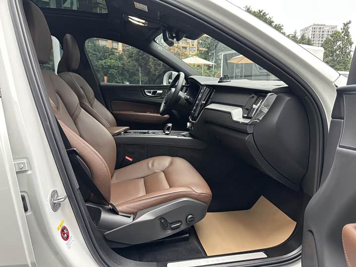 Volvo XC60 2025 B 5 4 WD — фото 19