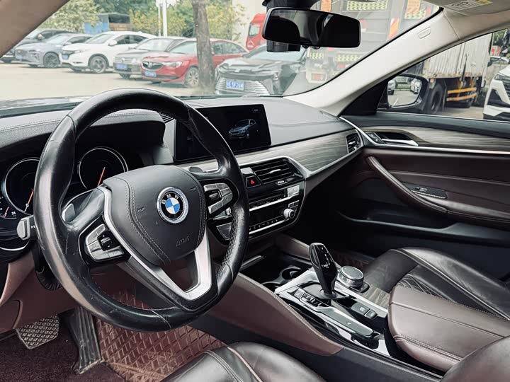 BMW 5-Series 2018 530 Li Leading — фото 18