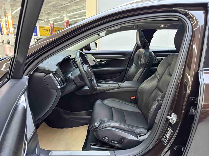 Volvo V90 2017 Cross Country T 5 AWD — фото 5