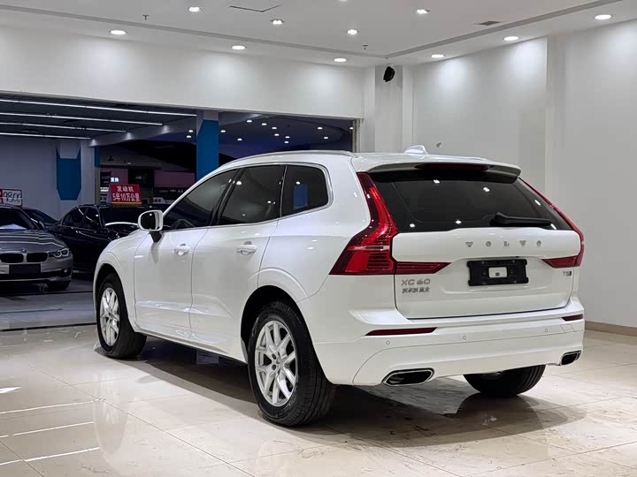 Volvo XC60 2019 T 5 4 WD V — фото 5