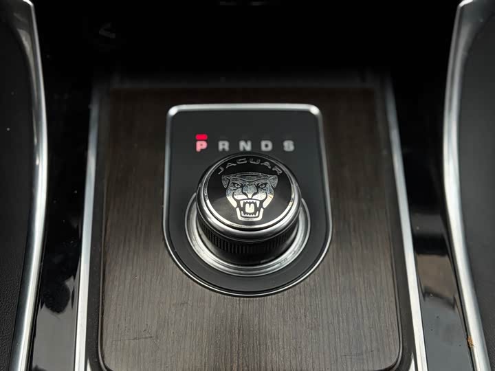 Jaguar XFL 2018 XFL 2.0 T 200 PS — фото 15