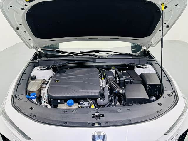 Changan UNI-V 2023 1.5 T Premium — фото 19