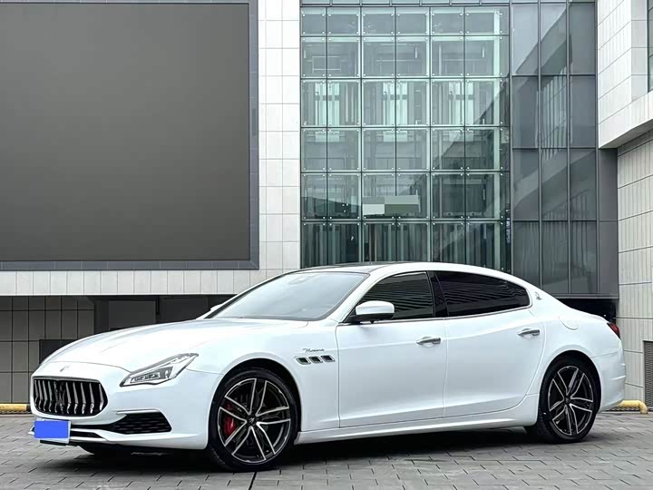 Maserati Quattroporte — фото 1