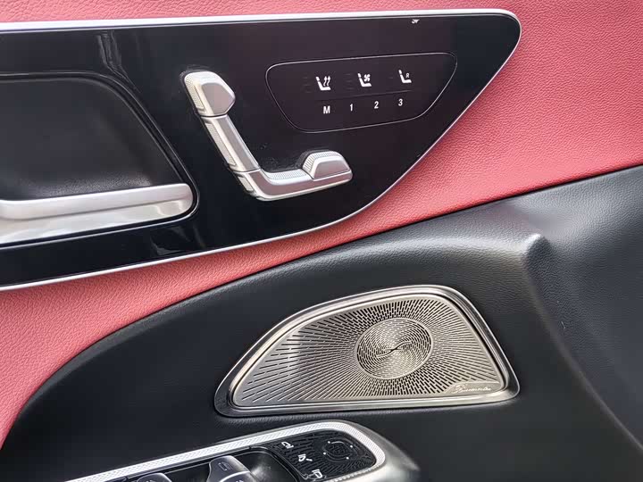 Mercedes-Benz E-Class 2024 E 300 L Sport — фото 11