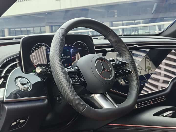 Mercedes-Benz E-Class 2024 E 300 L Sport — фото 13