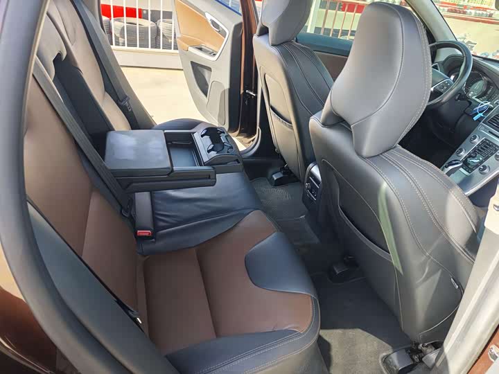 Volvo XC60 2017 T 5 AWD — фото 13