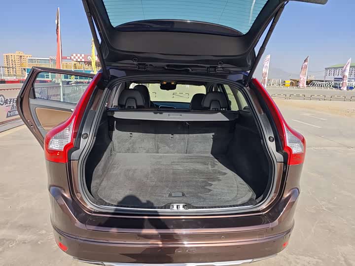 Volvo XC60 2017 T 5 AWD — фото 12