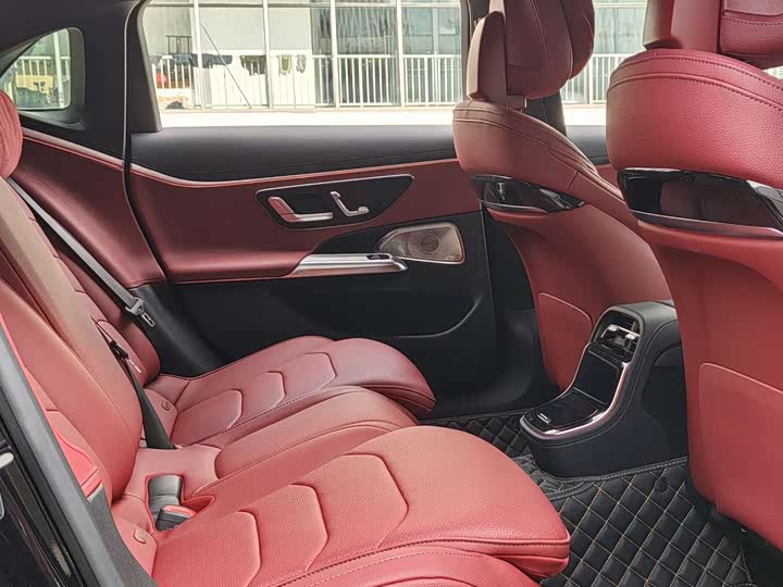 Mercedes-Benz E-Class 2024 E 300 L Sport — фото 21