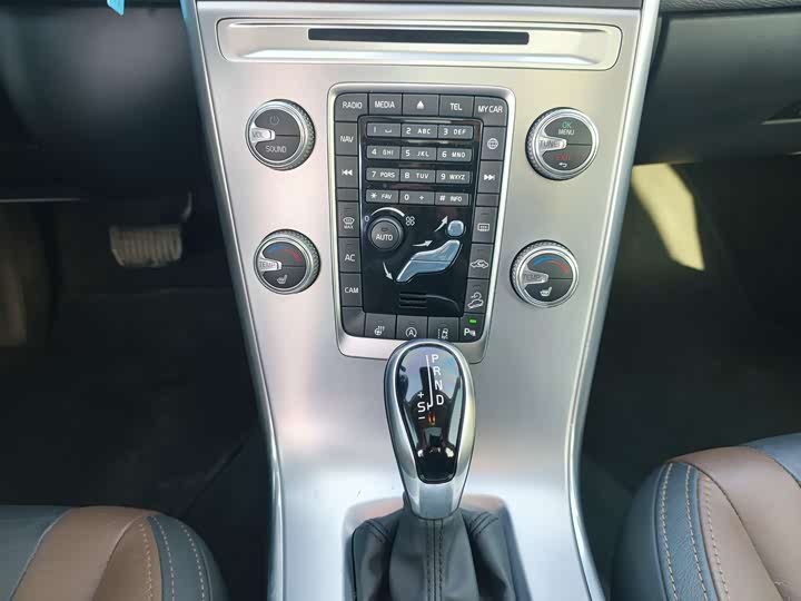 Volvo XC60 2017 T 5 AWD — фото 9