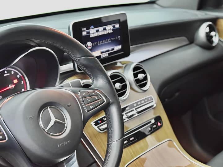 Mercedes-Benz GLC 2019 GLC 260 4 MATIC SUV — фото 17
