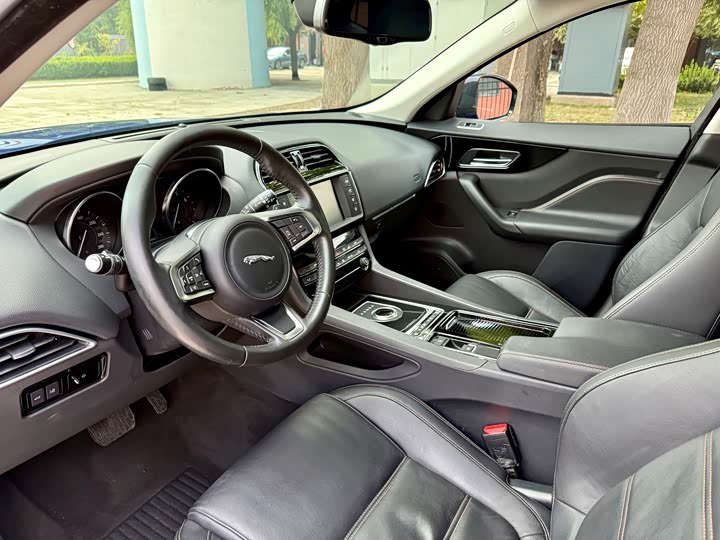 Jaguar F-PACE 2018 2.0 T 4 WD — фото 9