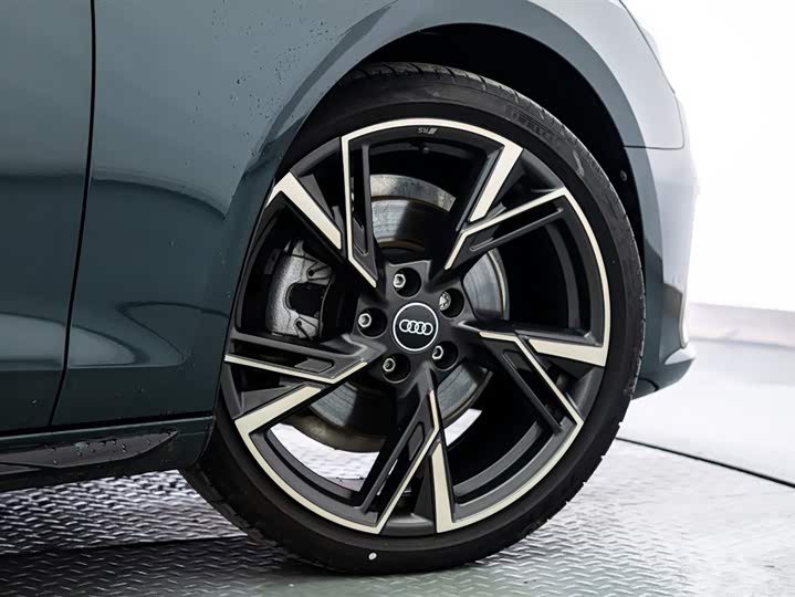 Audi A4L 2024 40 TFSI quattro RS — фото 18