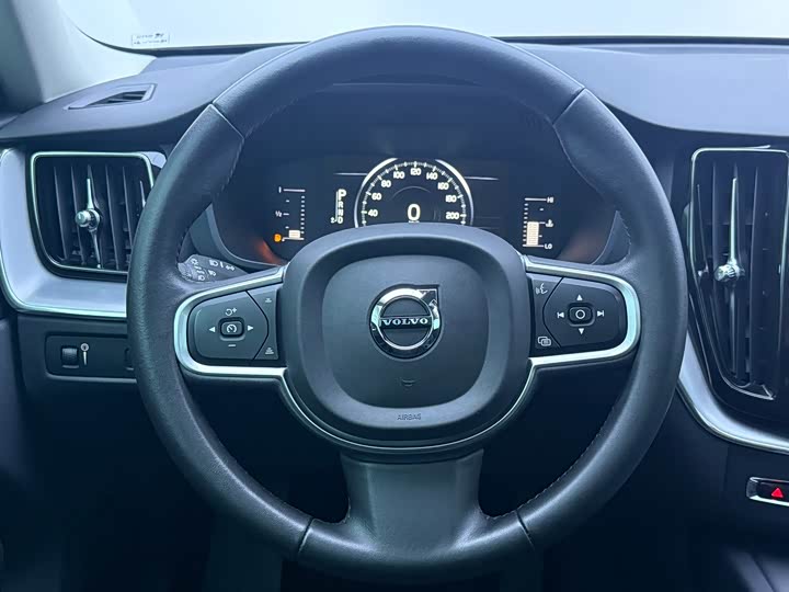 Volvo XC60 2018 T 5 4 WD — фото 18