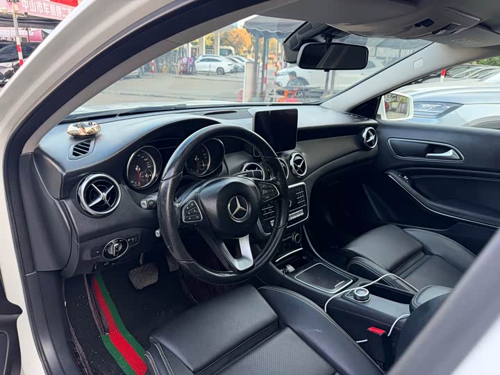 Mercedes-Benz GLA 2018 GLA 200 — фото 9