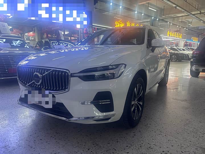 Volvo XC60 2023 B 5 4 WD — фото 1