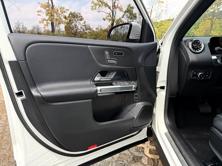 Mercedes-Benz GLB 2021 GLB 200 — фото 51