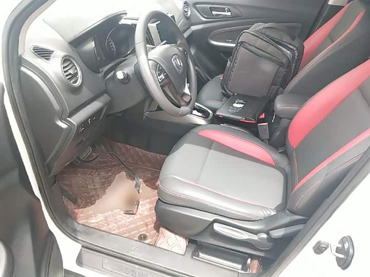 Changan CS15 2016 1.5 L AT — фото 15