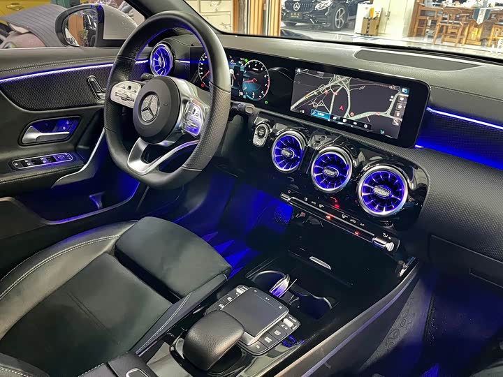 Mercedes-Benz A-Class 2022 A 200 L — фото 14