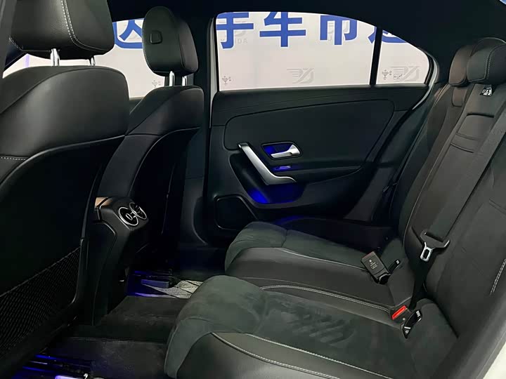 Mercedes-Benz A-Class 2022 A 200 L — фото 10