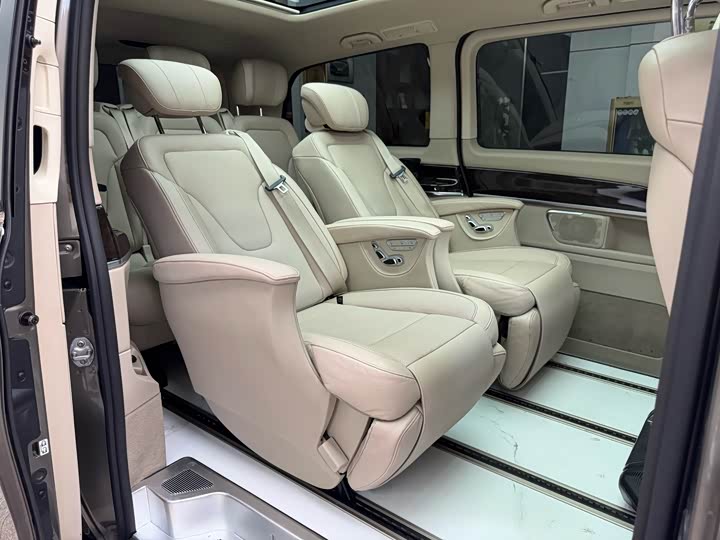 Mercedes-Benz V-Class 2017 V 260 — фото 42
