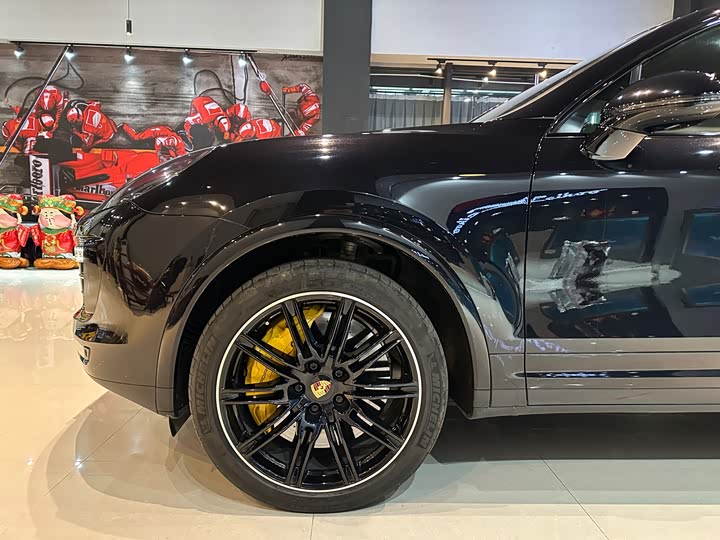 Porsche Cayenne 2016 Cayenne Turbo S 4.8 T — фото 20