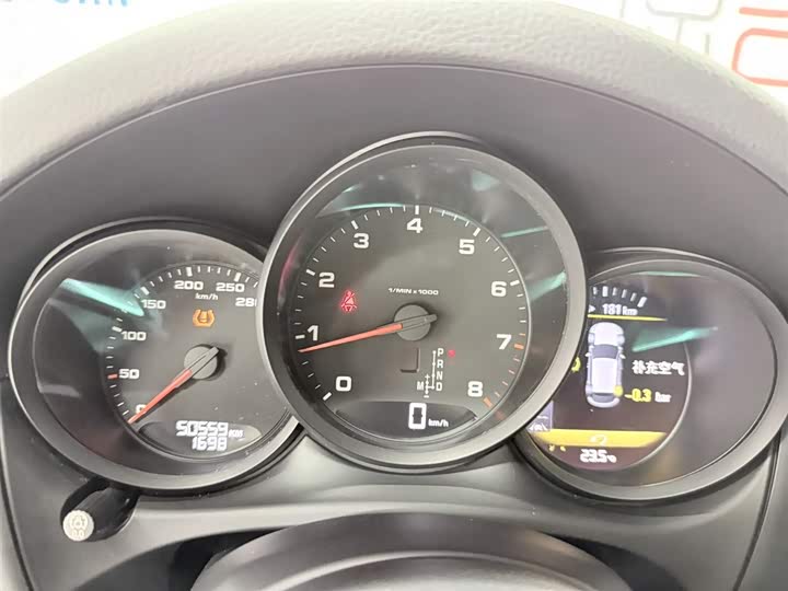 Porsche Macan 2017 Macan 2.0 T — фото 9