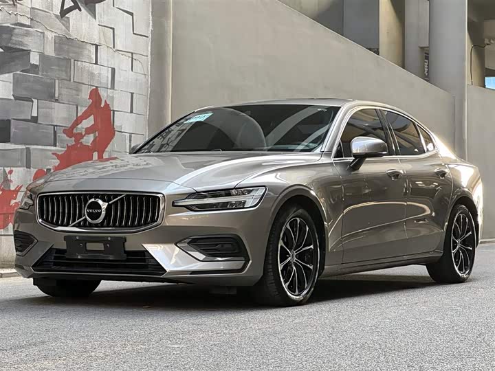 Volvo S60 2022 B 4 — фото 1